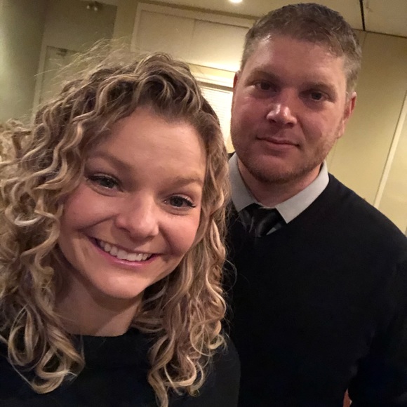 Meet your Posher, Jill! ๐๐๐ - Picture 1 of 3